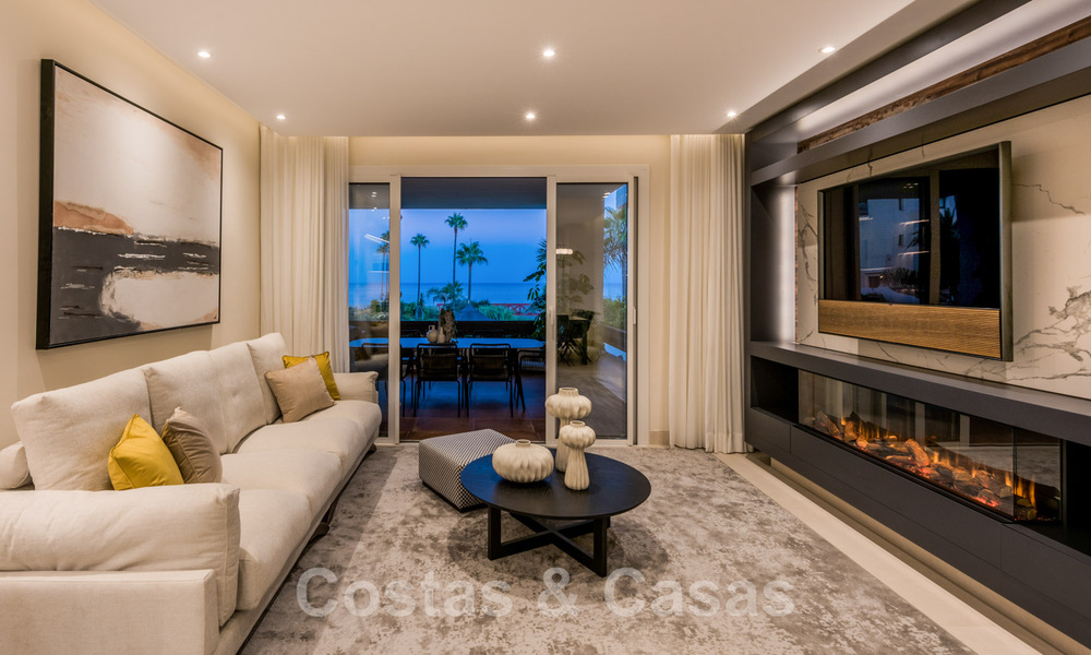 Spacieux et luxueux appartement à vendre dans un complexe sécurisé, en première ligne de plage, avec de belles vues sur la mer, sur le Golden Mile entre Marbella et Estepona 44039