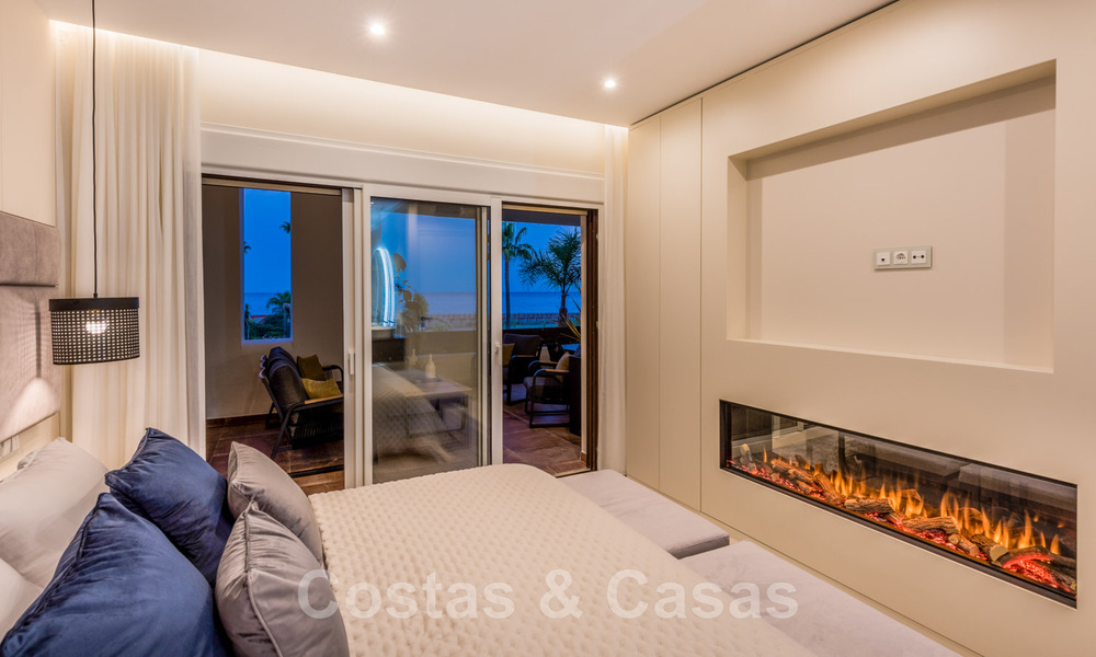 Spacieux et luxueux appartement à vendre dans un complexe sécurisé, en première ligne de plage, avec de belles vues sur la mer, sur le Golden Mile entre Marbella et Estepona 44045