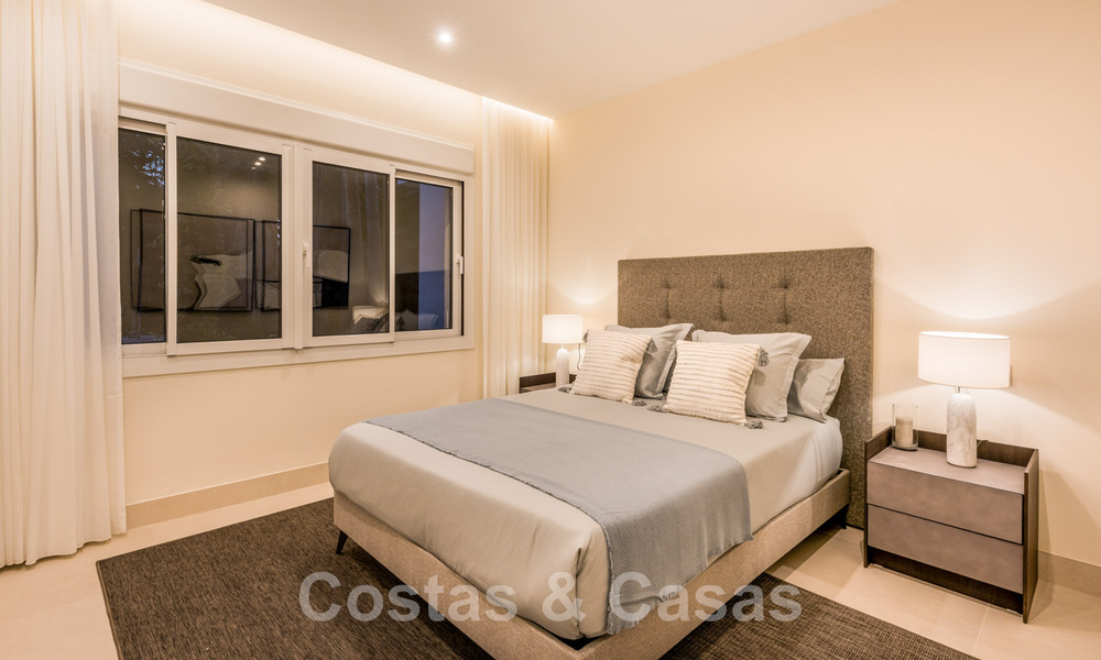 Spacieux et luxueux appartement à vendre dans un complexe sécurisé, en première ligne de plage, avec de belles vues sur la mer, sur le Golden Mile entre Marbella et Estepona 44046