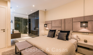 Spacieux et luxueux appartement à vendre dans un complexe sécurisé, en première ligne de plage, avec de belles vues sur la mer, sur le Golden Mile entre Marbella et Estepona 44049 