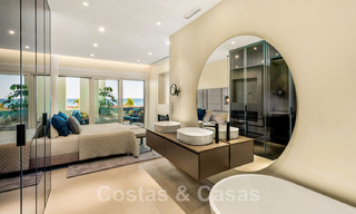 Spacieux et luxueux appartement à vendre dans un complexe sécurisé, en première ligne de plage, avec de belles vues sur la mer, sur le Golden Mile entre Marbella et Estepona 44057 