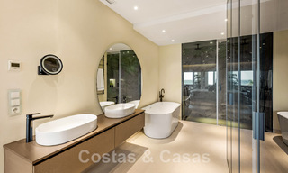 Spacieux et luxueux appartement à vendre dans un complexe sécurisé, en première ligne de plage, avec de belles vues sur la mer, sur le Golden Mile entre Marbella et Estepona 44059 