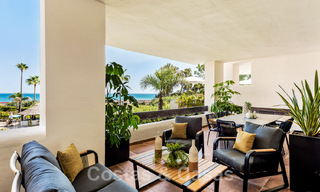 Spacieux et luxueux appartement à vendre dans un complexe sécurisé, en première ligne de plage, avec de belles vues sur la mer, sur le Golden Mile entre Marbella et Estepona 44061 
