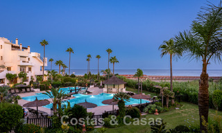 Spacieux et luxueux appartement à vendre dans un complexe sécurisé, en première ligne de plage, avec de belles vues sur la mer, sur le Golden Mile entre Marbella et Estepona 44064 