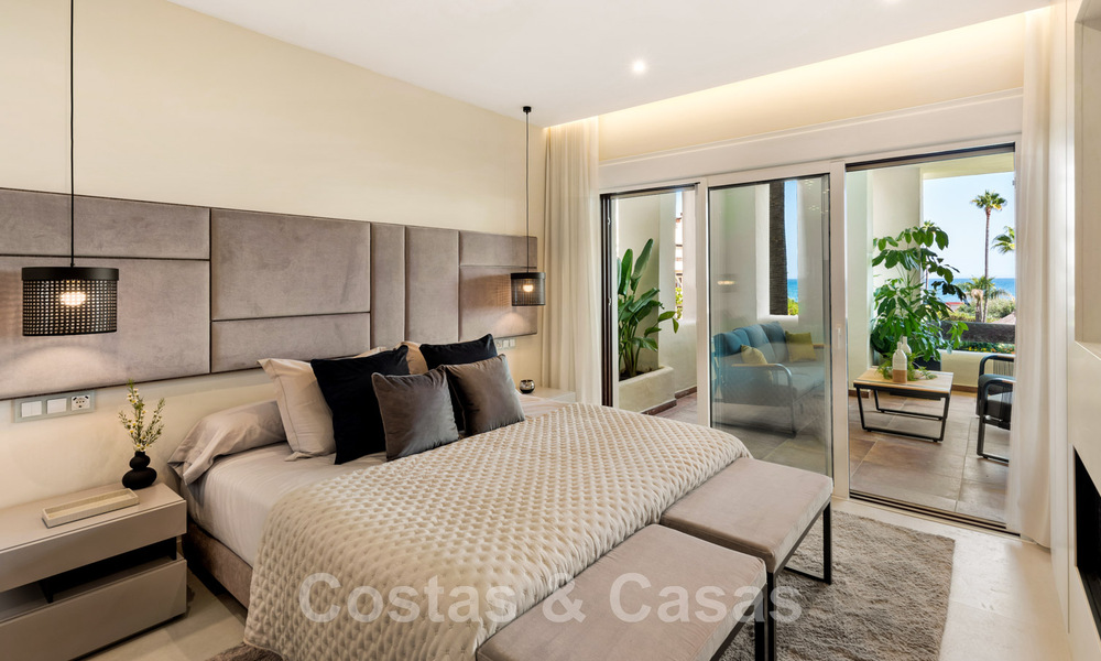 Spacieux et luxueux appartement à vendre dans un complexe sécurisé, en première ligne de plage, avec de belles vues sur la mer, sur le Golden Mile entre Marbella et Estepona 44065