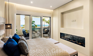 Spacieux et luxueux appartement à vendre dans un complexe sécurisé, en première ligne de plage, avec de belles vues sur la mer, sur le Golden Mile entre Marbella et Estepona 44071 