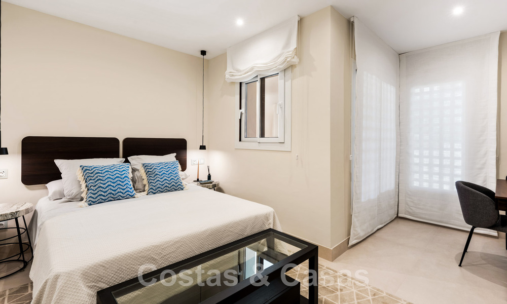 Spacieux et luxueux appartement à vendre dans un complexe sécurisé, en première ligne de plage, avec de belles vues sur la mer, sur le Golden Mile entre Marbella et Estepona 44072