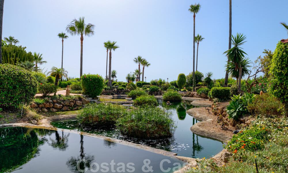 Spacieux et luxueux appartement à vendre dans un complexe sécurisé, en première ligne de plage, avec de belles vues sur la mer, sur le Golden Mile entre Marbella et Estepona 44074