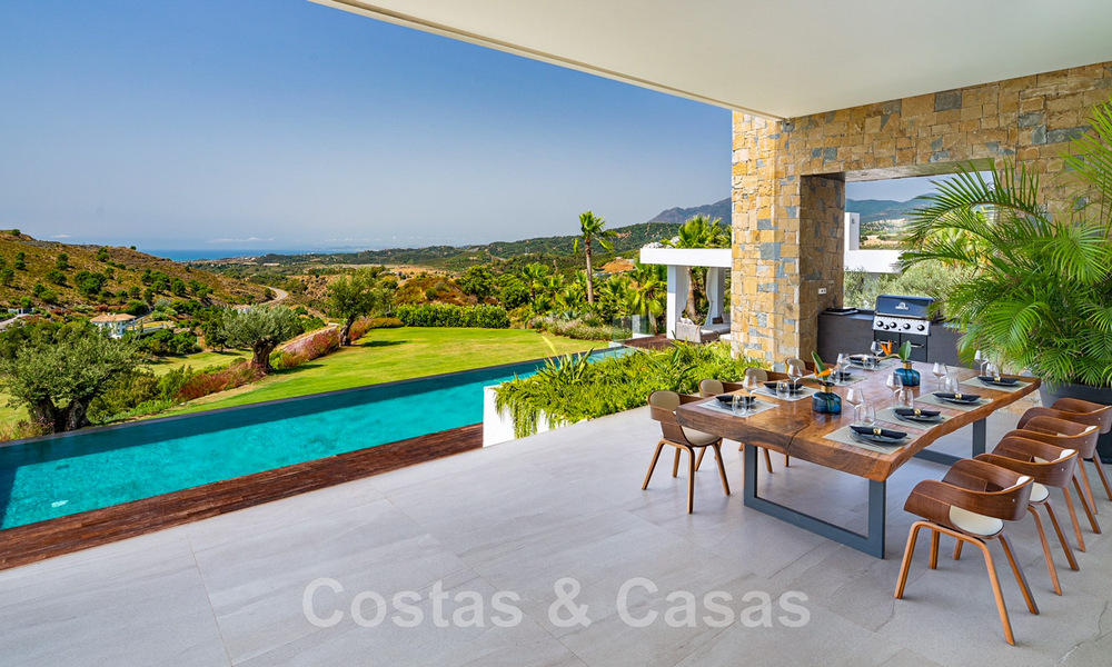 Phénoménale villa contemporaine de luxe à vendre, au bord du terrain de golf avec vue sur la mer dans un complexe de golf à Marbella - Benahavis 43970