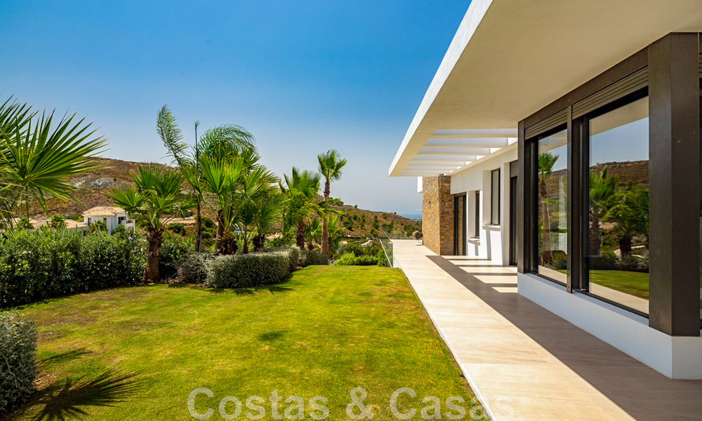 Phénoménale villa contemporaine de luxe à vendre, au bord du terrain de golf avec vue sur la mer dans un complexe de golf à Marbella - Benahavis 43975