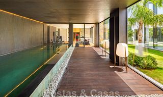 Phénoménale villa contemporaine de luxe à vendre, au bord du terrain de golf avec vue sur la mer dans un complexe de golf à Marbella - Benahavis 43980 