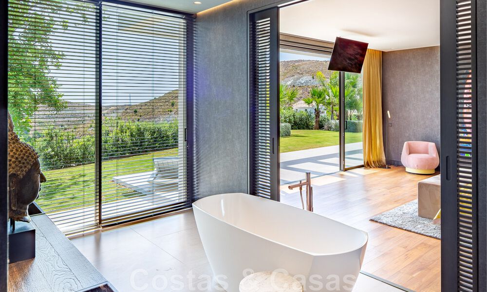 Phénoménale villa contemporaine de luxe à vendre, au bord du terrain de golf avec vue sur la mer dans un complexe de golf à Marbella - Benahavis 43985