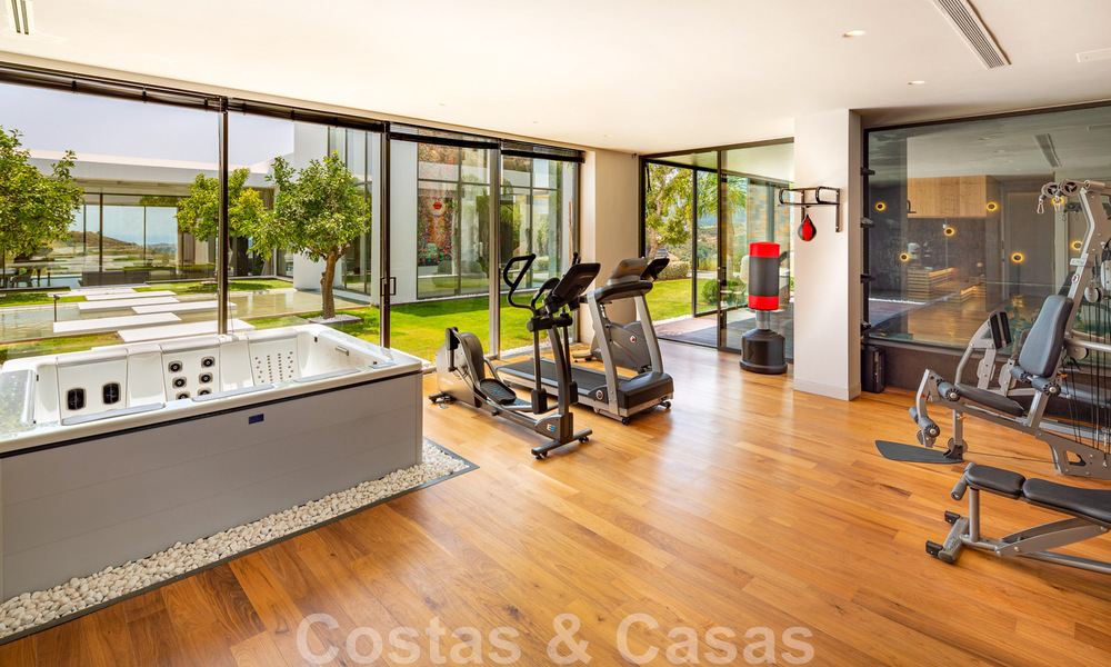 Phénoménale villa contemporaine de luxe à vendre, au bord du terrain de golf avec vue sur la mer dans un complexe de golf à Marbella - Benahavis 43990