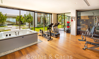 Phénoménale villa contemporaine de luxe à vendre, au bord du terrain de golf avec vue sur la mer dans un complexe de golf à Marbella - Benahavis 43990 