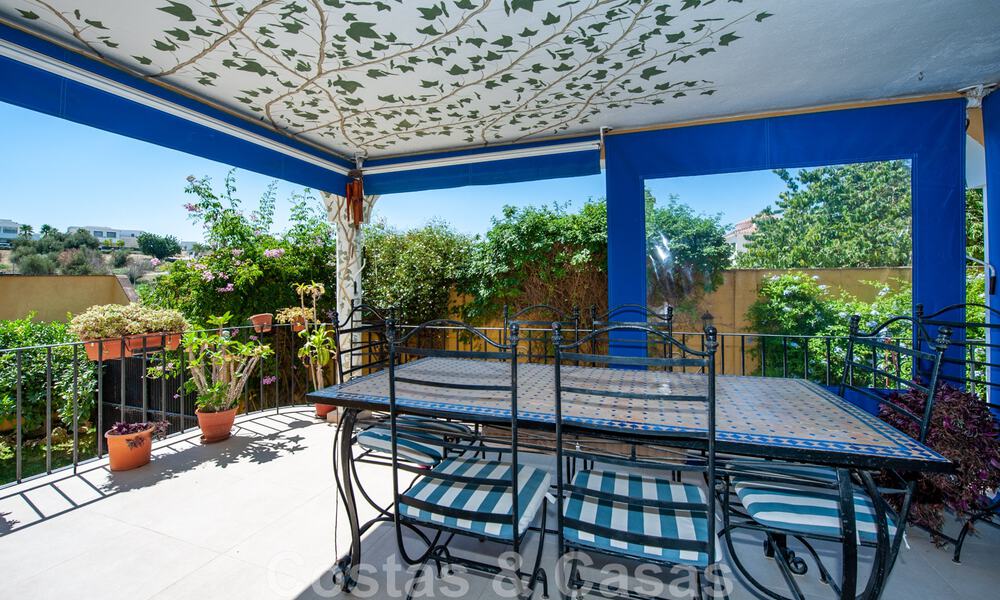 Villa traditionnelle espagnole à vendre avec vue sur la mer dans une urbanisation à l'est du centre de Marbella 44398