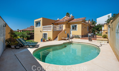 Villa traditionnelle espagnole à vendre avec vue sur la mer dans une urbanisation à l'est du centre de Marbella 44400