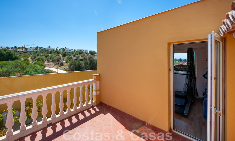 Villa traditionnelle espagnole à vendre avec vue sur la mer dans une urbanisation à l'est du centre de Marbella 44405