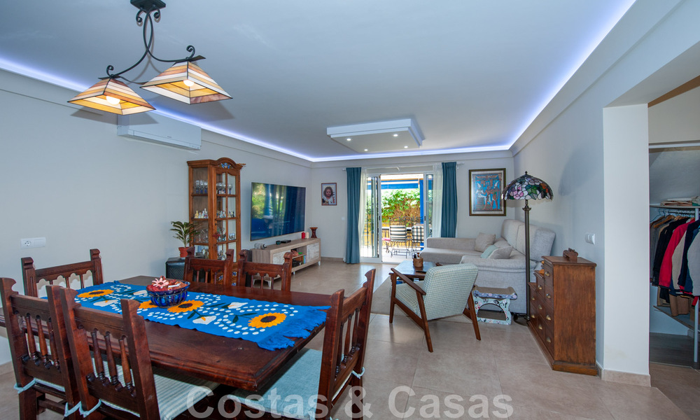 Villa traditionnelle espagnole à vendre avec vue sur la mer dans une urbanisation à l'est du centre de Marbella 44411