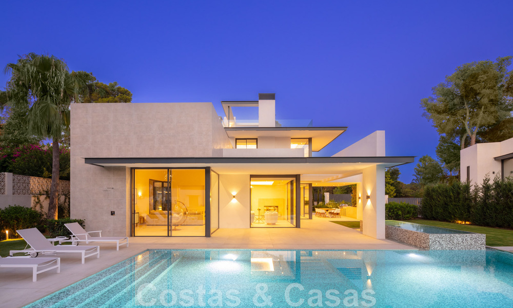 Impressionnante villa de luxe moderne avec vue imprenable sur la mer, à vendre dans une urbanisation recherchée de la Golden Mile de Marbella 44525