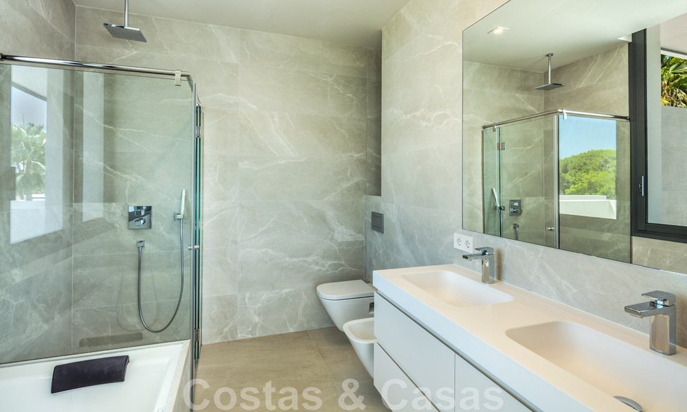 Impressionnante villa de luxe moderne avec vue imprenable sur la mer, à vendre dans une urbanisation recherchée de la Golden Mile de Marbella 44528