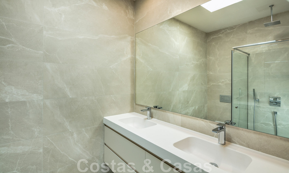 Impressionnante villa de luxe moderne avec vue imprenable sur la mer, à vendre dans une urbanisation recherchée de la Golden Mile de Marbella 44530