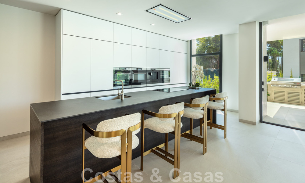 Impressionnante villa de luxe moderne avec vue imprenable sur la mer, à vendre dans une urbanisation recherchée de la Golden Mile de Marbella 44535