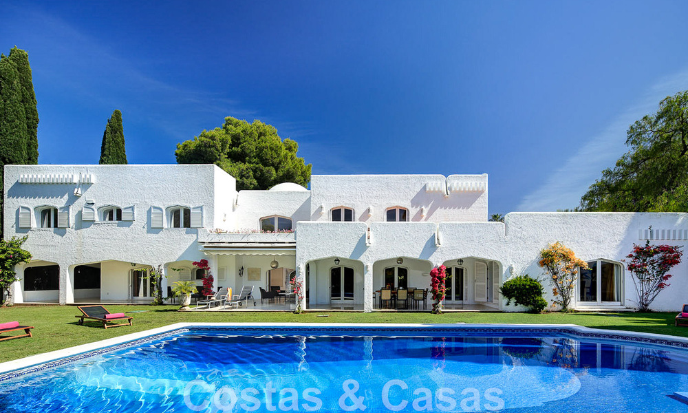 Villa andalouse de luxe unique à vendre dans un quartier très recherché de Nueva Andalucia à Marbella 44462