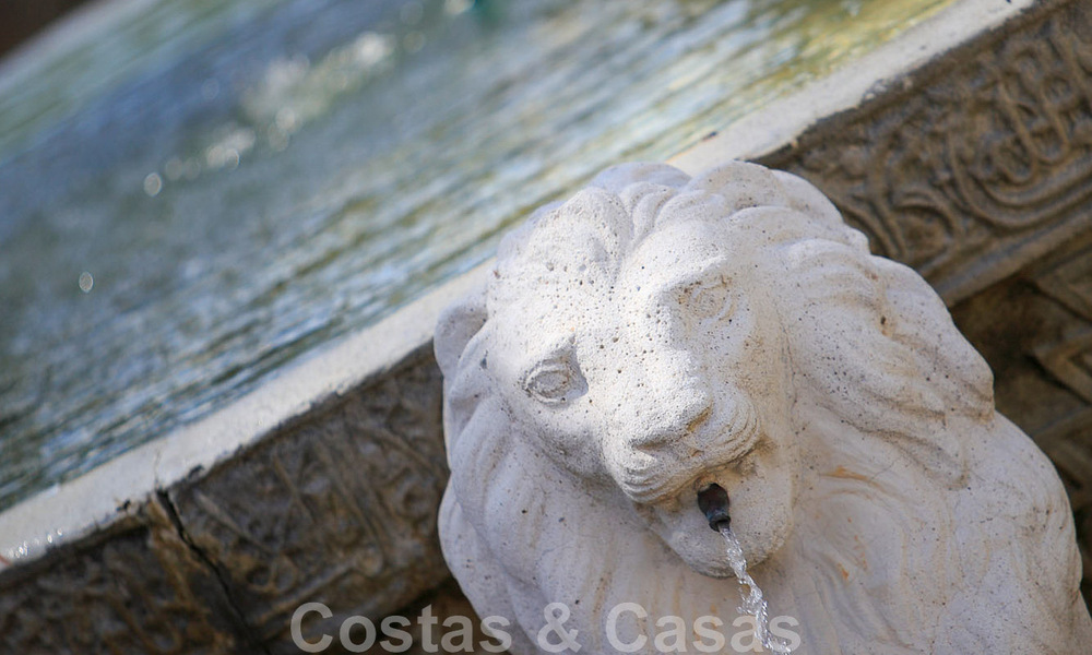 Villa andalouse de luxe unique à vendre dans un quartier très recherché de Nueva Andalucia à Marbella 44471