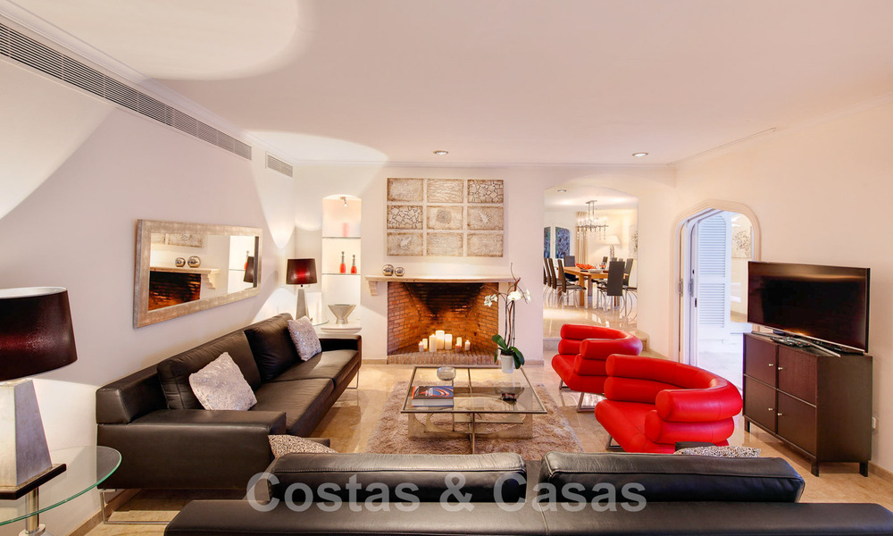 Villa andalouse de luxe unique à vendre dans un quartier très recherché de Nueva Andalucia à Marbella 44477