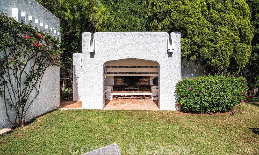 Villa andalouse de luxe unique à vendre dans un quartier très recherché de Nueva Andalucia à Marbella 44486