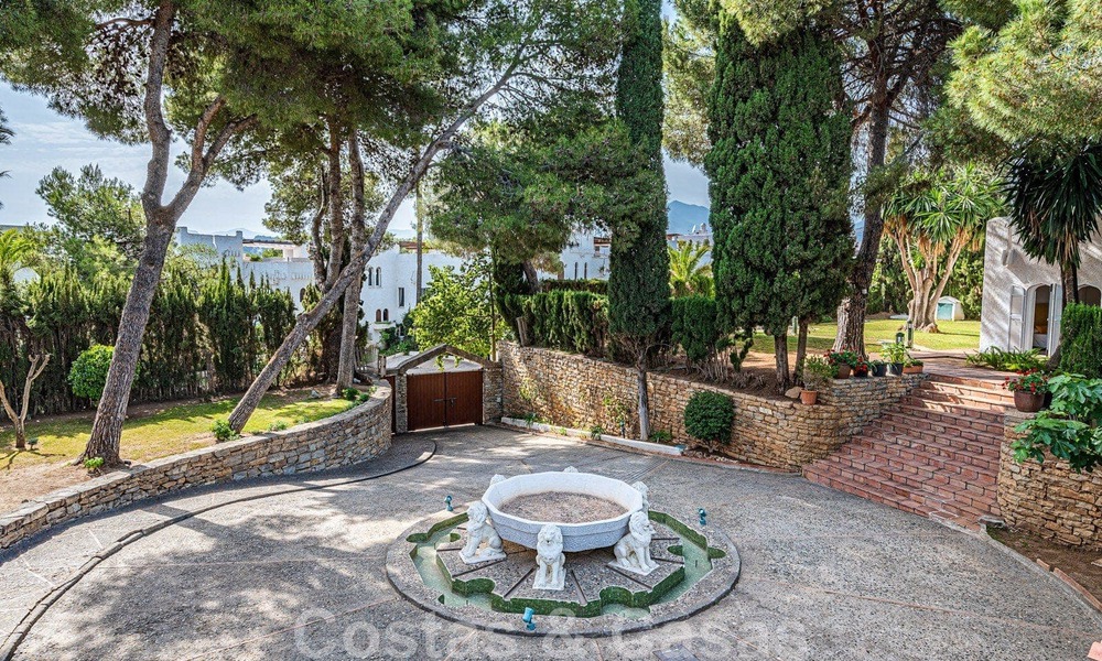 Villa andalouse de luxe unique à vendre dans un quartier très recherché de Nueva Andalucia à Marbella 44488