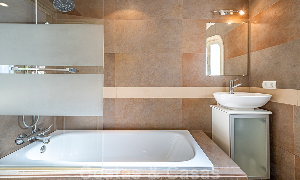 Villa andalouse de luxe unique à vendre dans un quartier très recherché de Nueva Andalucia à Marbella 44497