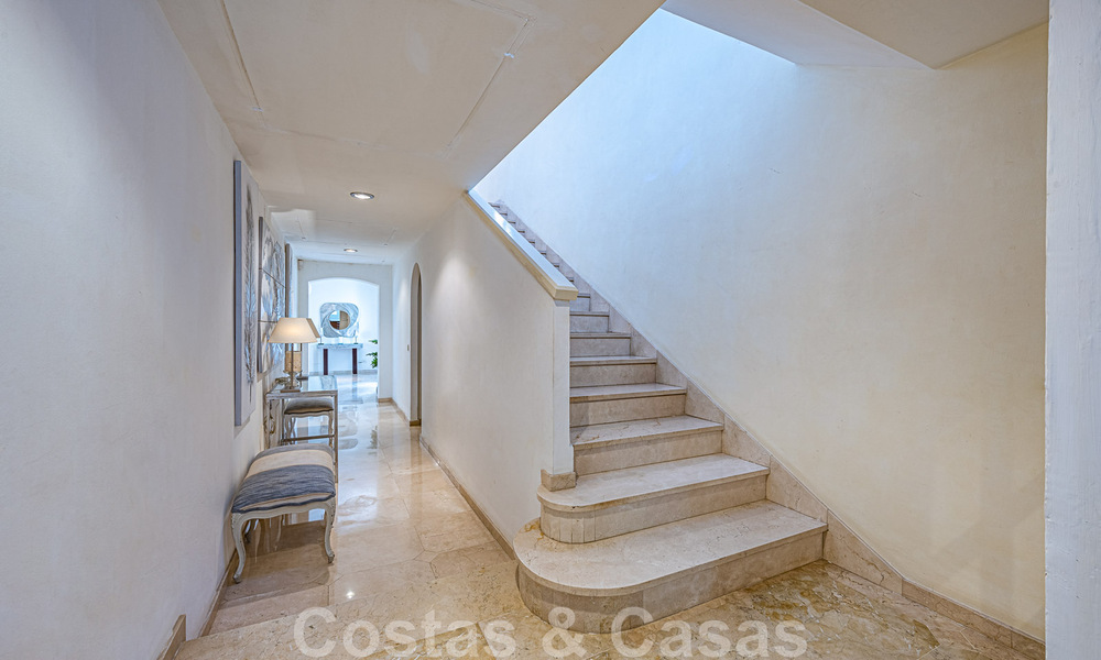 Villa andalouse de luxe unique à vendre dans un quartier très recherché de Nueva Andalucia à Marbella 44498