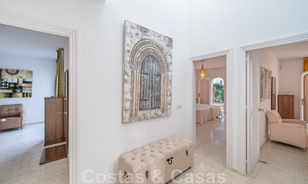 Villa andalouse de luxe unique à vendre dans un quartier très recherché de Nueva Andalucia à Marbella 44502