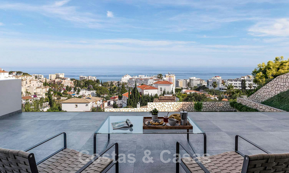 Nouvelle villa de conception moderniste à vendre avec une vue phénoménale sur la mer, à distance de marche de la plage de Benalmadena, Costa del Sol 44581