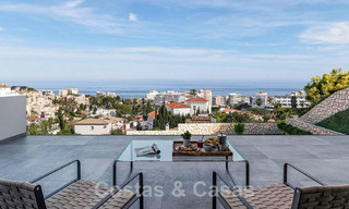 Nouvelle villa de conception moderniste à vendre avec une vue phénoménale sur la mer, à distance de marche de la plage de Benalmadena, Costa del Sol 44581 