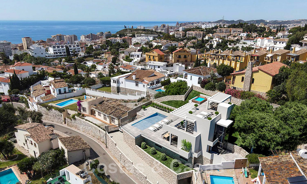 Nouvelle villa de conception moderniste à vendre avec une vue phénoménale sur la mer, à distance de marche de la plage de Benalmadena, Costa del Sol 44585