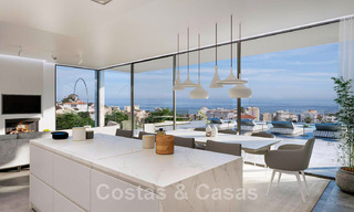 Nouvelle villa de conception moderniste à vendre avec une vue phénoménale sur la mer, à distance de marche de la plage de Benalmadena, Costa del Sol 44588 
