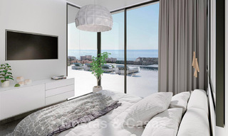Nouvelle villa de conception moderniste à vendre avec une vue phénoménale sur la mer, à distance de marche de la plage de Benalmadena, Costa del Sol 44589 