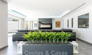 Villa avant-gardiste au style moderne à vendre, en première ligne de la mer à Mijas Costa, Costa del Sol 44415 