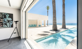 Villa avant-gardiste au style moderne à vendre, en première ligne de la mer à Mijas Costa, Costa del Sol 44417 