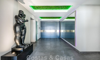 Villa avant-gardiste au style moderne à vendre, en première ligne de la mer à Mijas Costa, Costa del Sol 44418 