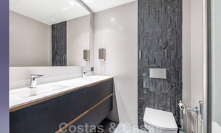 Villa avant-gardiste au style moderne à vendre, en première ligne de la mer à Mijas Costa, Costa del Sol 44421 