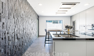 Villa avant-gardiste au style moderne à vendre, en première ligne de la mer à Mijas Costa, Costa del Sol 44422 