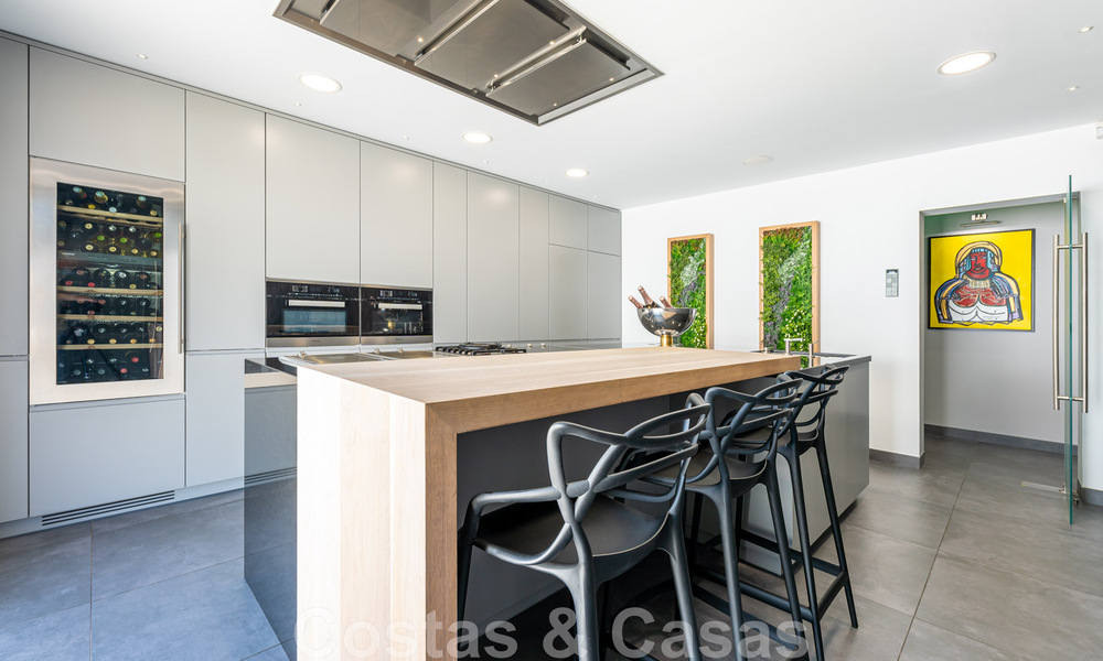 Villa avant-gardiste au style moderne à vendre, en première ligne de la mer à Mijas Costa, Costa del Sol 44424