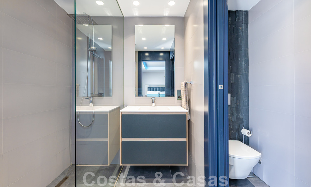 Villa avant-gardiste au style moderne à vendre, en première ligne de la mer à Mijas Costa, Costa del Sol 44427