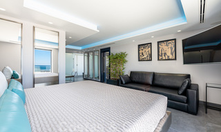 Villa avant-gardiste au style moderne à vendre, en première ligne de la mer à Mijas Costa, Costa del Sol 44432 