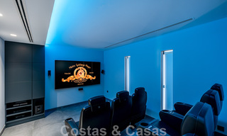 Villa avant-gardiste au style moderne à vendre, en première ligne de la mer à Mijas Costa, Costa del Sol 44438 