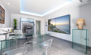 Villa avant-gardiste au style moderne à vendre, en première ligne de la mer à Mijas Costa, Costa del Sol 44440 