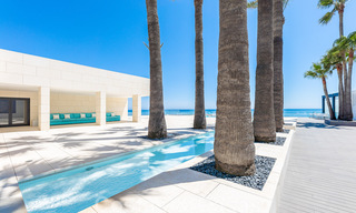 Villa avant-gardiste au style moderne à vendre, en première ligne de la mer à Mijas Costa, Costa del Sol 44445 